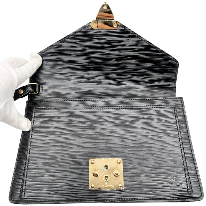 Louis Vuitton Serie Dragonne Clutch Black