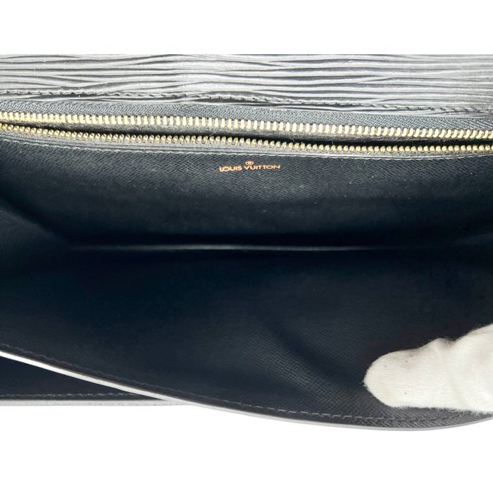 Louis Vuitton Serie Dragonne Clutch Black