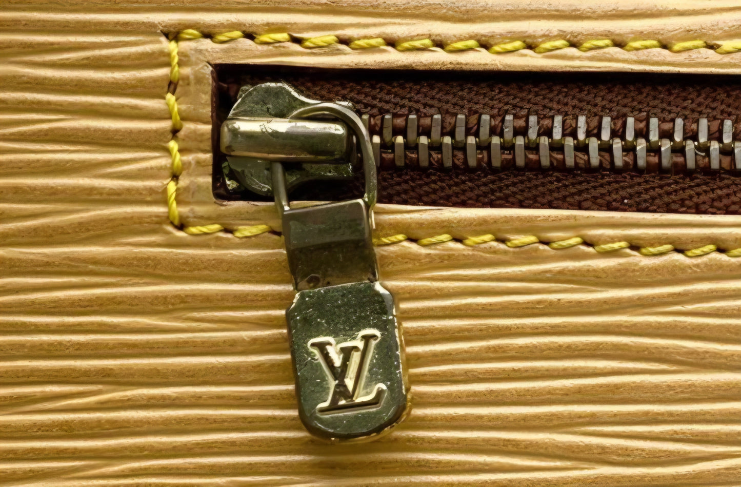 Louis Vuitton Epi  Clutch Vintage 2 Way CrossbodyPouch