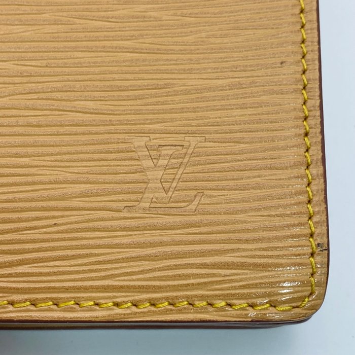 Louis Vuitton Epi  Clutch Vintage 2 Way CrossbodyPouch