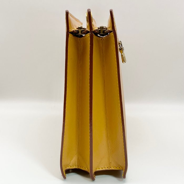 Louis Vuitton Epi  Clutch Vintage 2 Way CrossbodyPouch