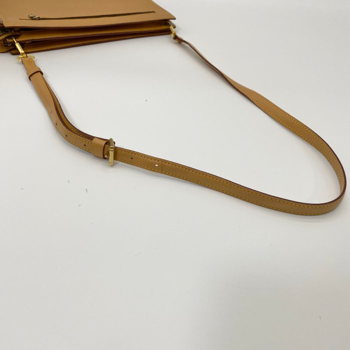 Louis Vuitton Epi  Clutch Vintage 2 Way CrossbodyPouch