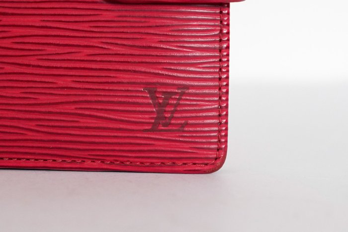 Portefeuille à deux volets en cuir Épi Louis Vuitton