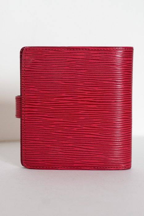 Portefeuille à deux volets en cuir Épi Louis Vuitton