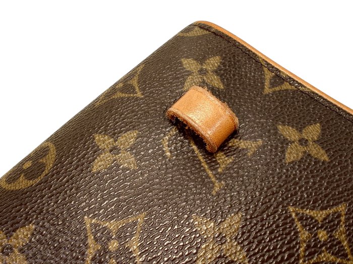 Louis Vuitton Pochette Florentine Monogram Mini Belt / bumbag