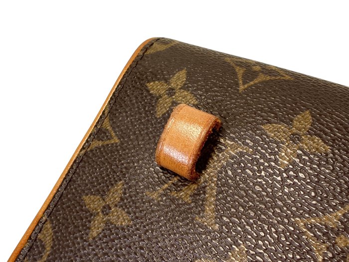 Louis Vuitton Pochette Florentine Monogram Mini Belt / bumbag