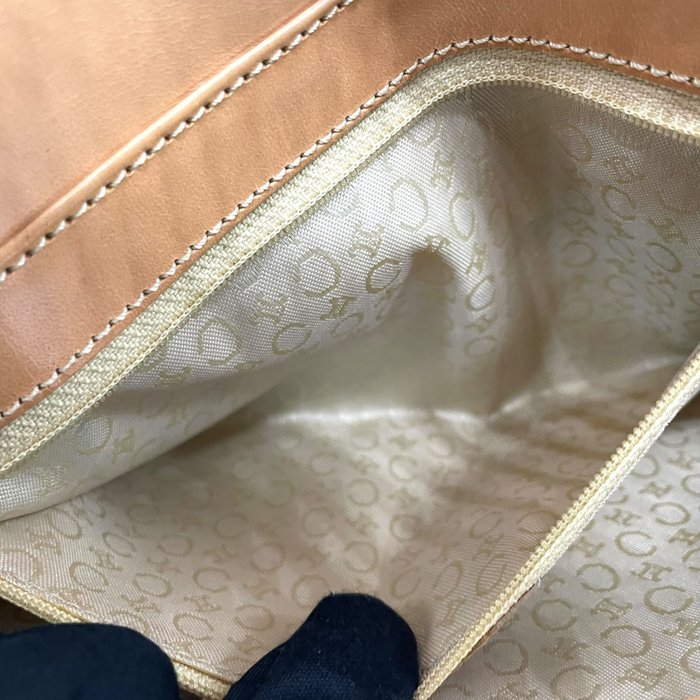 Sac bandoulière en cuir suédé Macadam de Céline