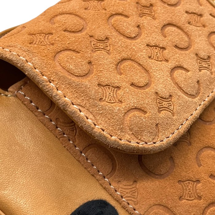 Sac bandoulière en cuir suédé Macadam de Céline