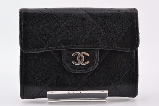 Portefeuille classique compact en cuir bi-fold Chanel