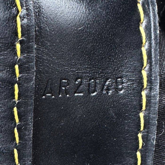Louis Vuitton Suhali L’Essentiel Shoulder Bag – Noir Black Leather