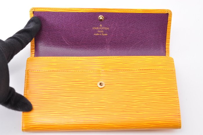 Portefeuille long en cuir Épi Louis Vuitton