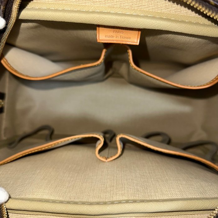 Louis Vuitton Deauville Monogram Handbag – Brown