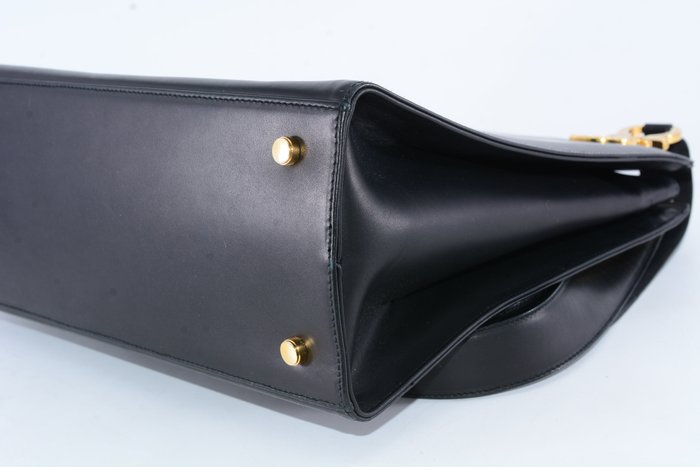 Salvatore Ferragamo Black Leather Shoulder Bag – Calf Leather