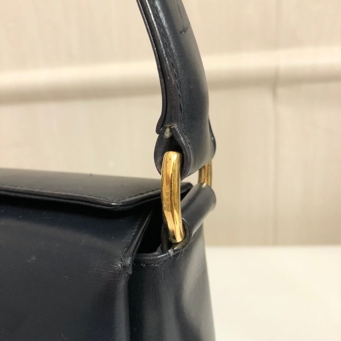Gucci Vintage Navy Blue Leather Handbag – Gold-Tone Hardware