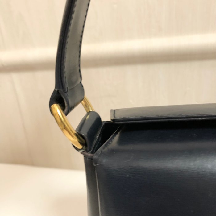 Gucci Vintage Navy Blue Leather Handbag – Gold-Tone Hardware