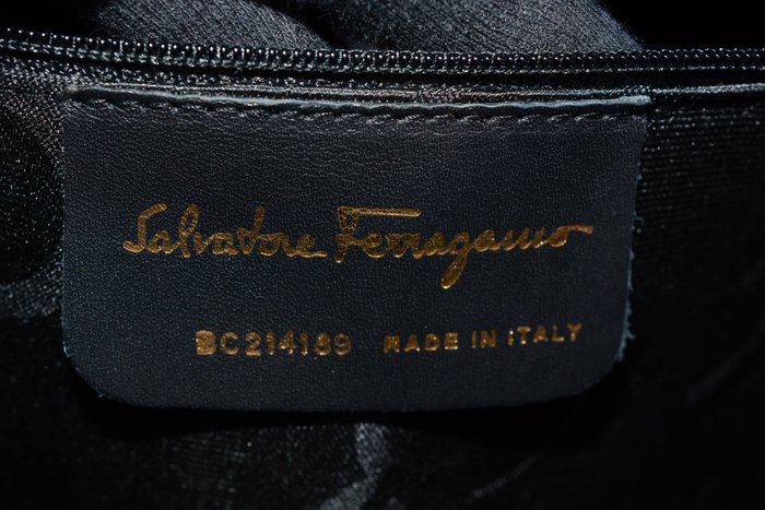 Salvatore Ferragamo Black Leather Shoulder Bag – Calf Leather