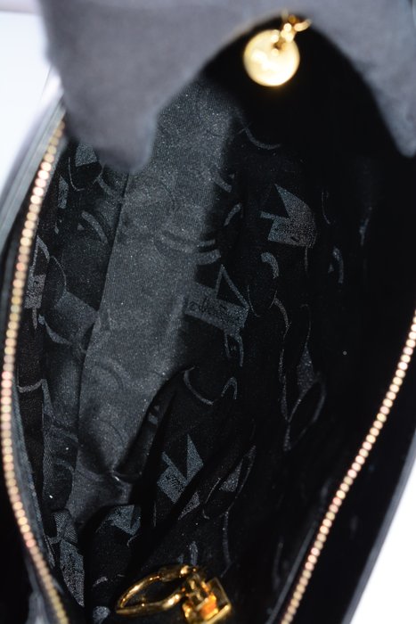 Salvatore Ferragamo Black Leather Shoulder Bag – Calf Leather