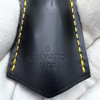 Louis Vuitton Suhali L’Essentiel Shoulder Bag – Noir Black Leather