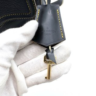 Louis Vuitton Suhali L’Essentiel Shoulder Bag – Noir Black Leather