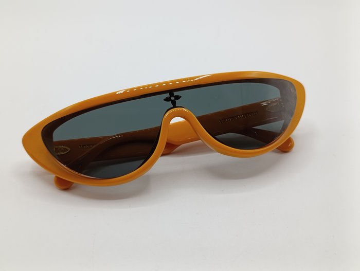 Louis Vuitton Sunglasses – Orange Resin . Gold-Tone hardware