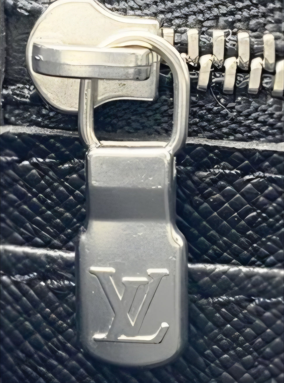 Louis Vuitton Taiga Selenga Clutch Bag  – Green Leather