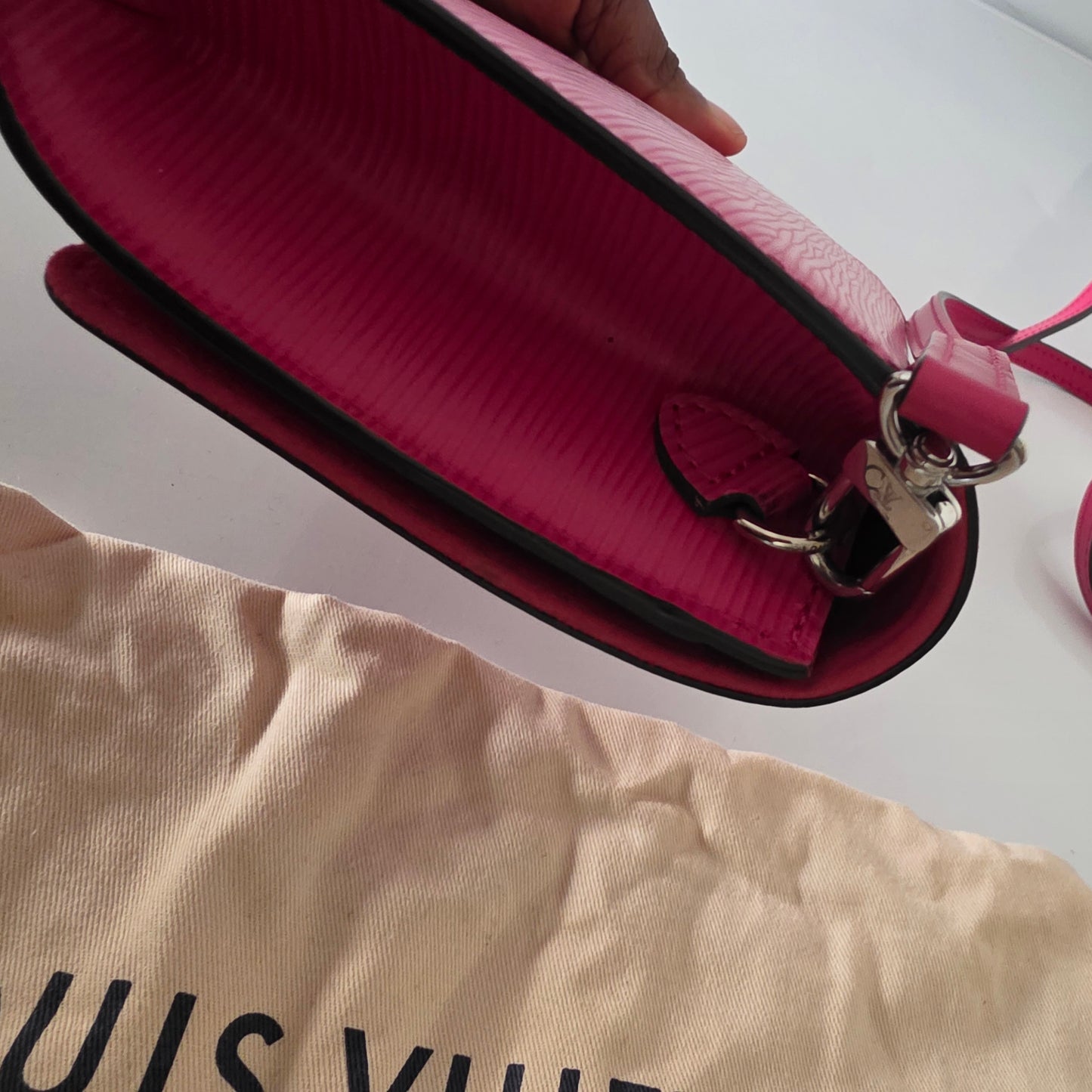 Sac à rabat Louise Epi Louis Vuitton rose Sac de soirée compact