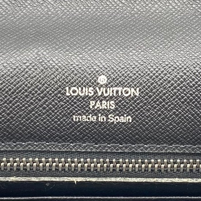 Louis Vuitton Taiga Selenga Clutch Bag  – Green Leather
