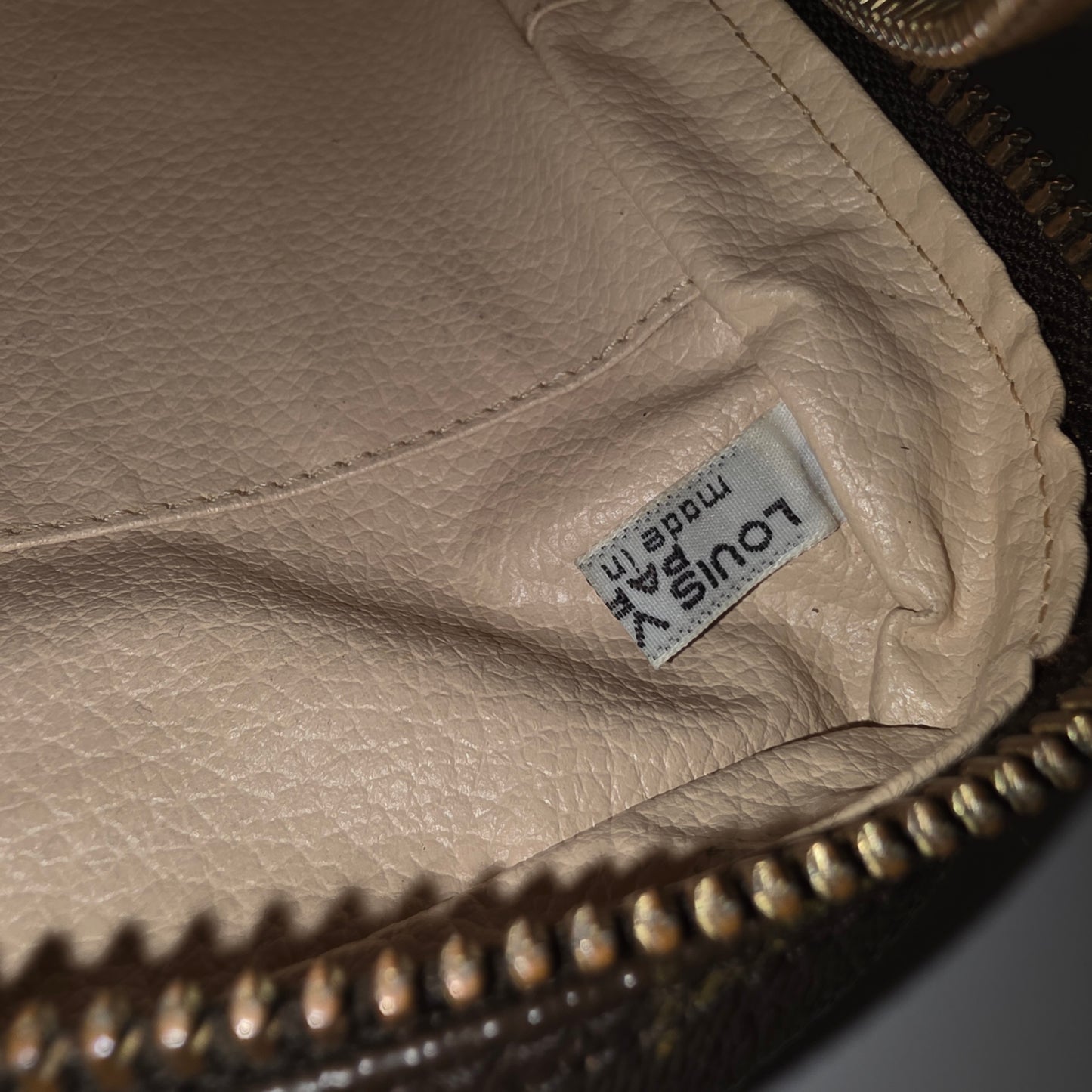 Louis Vuitton Trousse 23cm