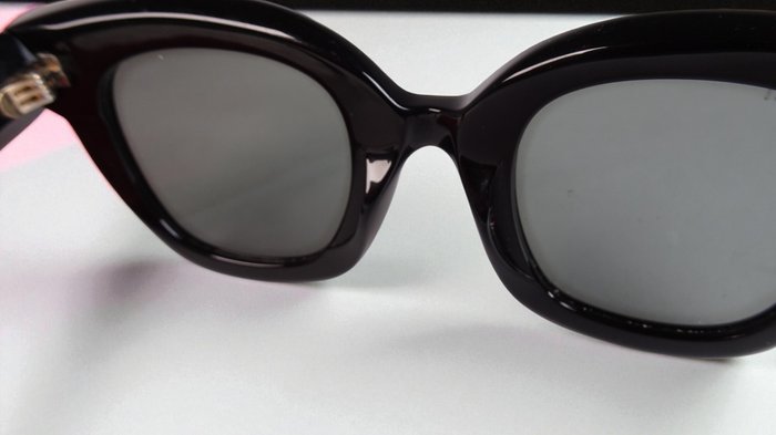 Gucci Black Square Acetate Sunglasses with Gold-Tone Accents