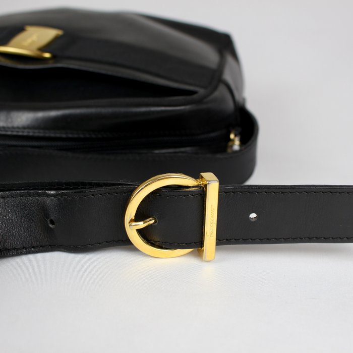 Salvatore Ferragamo Leather Vera Bow Shoulder Bag Black
