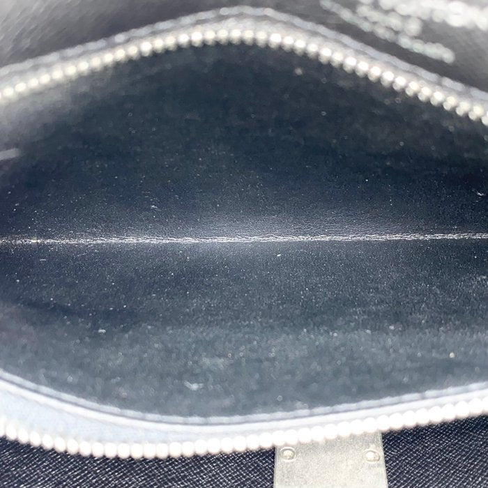 Louis Vuitton Taiga Selenga Clutch Bag  – Green Leather