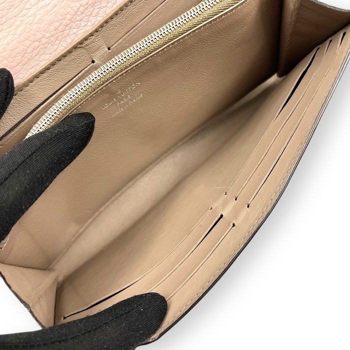 Louis Vuitton Capucines Long Wallet