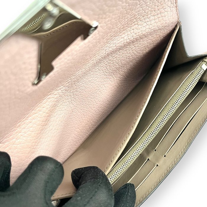 Louis Vuitton Capucines Long Wallet