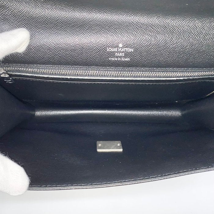 Louis Vuitton Taiga Selenga Clutch Bag  – Green Leather