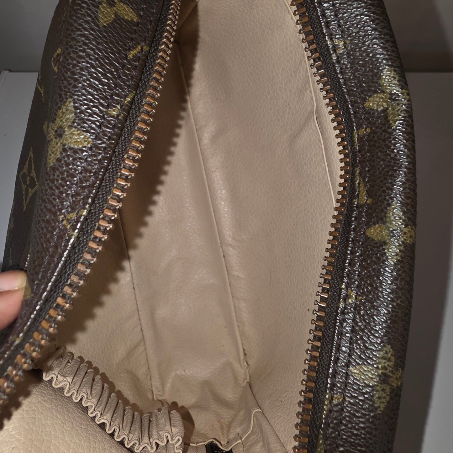 Louis Vuitton Trousse 23cm