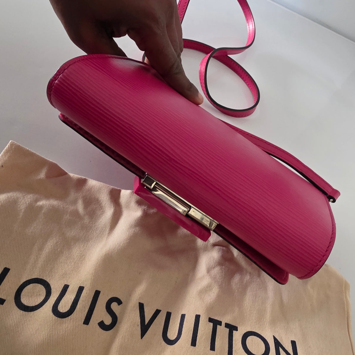 Sac à rabat Louise Epi Louis Vuitton rose Sac de soirée compact
