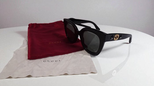 Gucci Quadratische Sonnenbrille mit goldenen Akzenten