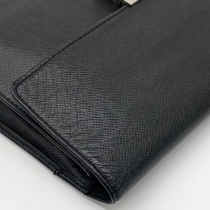 Louis Vuitton Taiga Selenga Clutch Bag  – Green Leather
