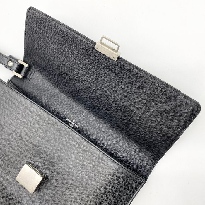 Louis Vuitton Taiga Selenga Clutch Bag  – Green Leather