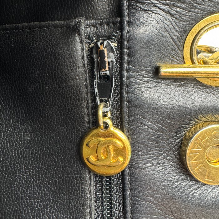 Chanel Matelassé Chain Tote Bag – Black Lambskin, Pearl Crush Charm