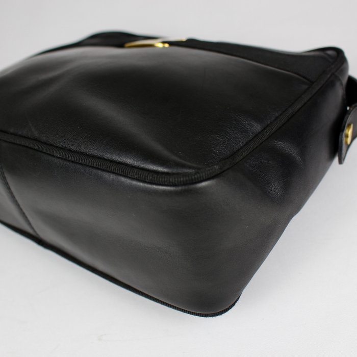 Salvatore Ferragamo Leather Vera Bow Shoulder Bag Black