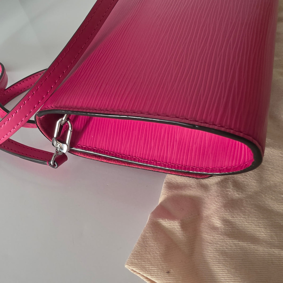 Sac à rabat Louise Epi Louis Vuitton rose Sac de soirée compact