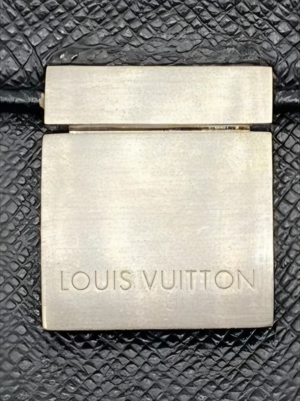 Louis Vuitton Taiga Selenga Clutch Bag  – Green Leather