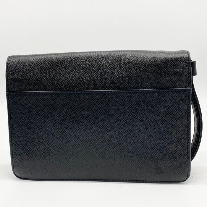 Louis Vuitton Taiga Selenga Clutch Bag  – Green Leather